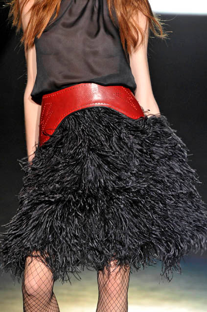 DSQUARED2 FW2008 RED LEATHER & BLACK OSTRICH FEATHERS SKIRT