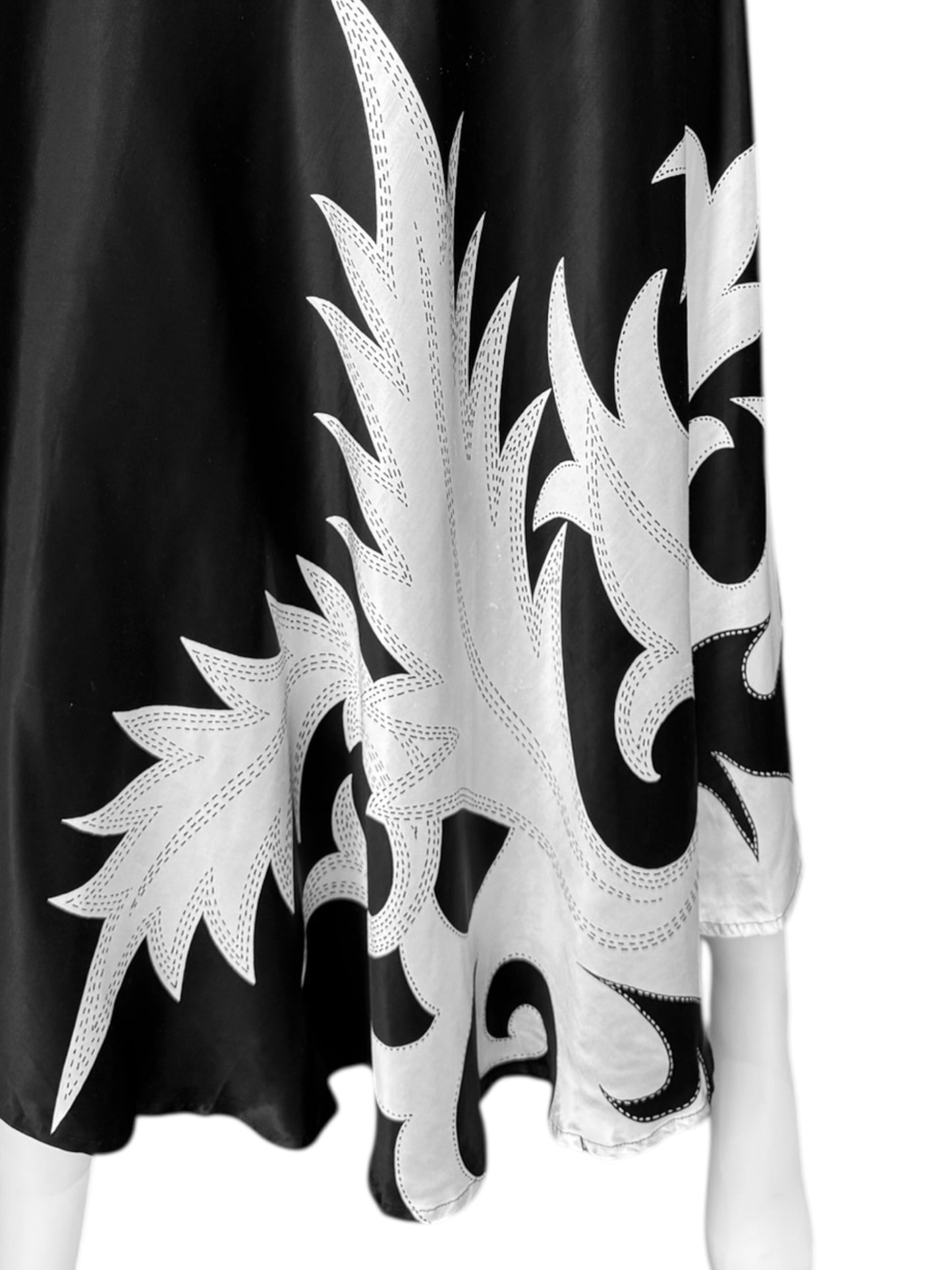 Y’S YOHJI YAMAMOTO SS2004 BLACK & WHITE MOTIF ASYMMETRICAL SKIRT