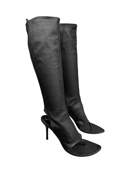 FAYÇAL AMOR SS2004 BLACK LEATHER KNEE-HIGH THONG SANDAL BOOTS