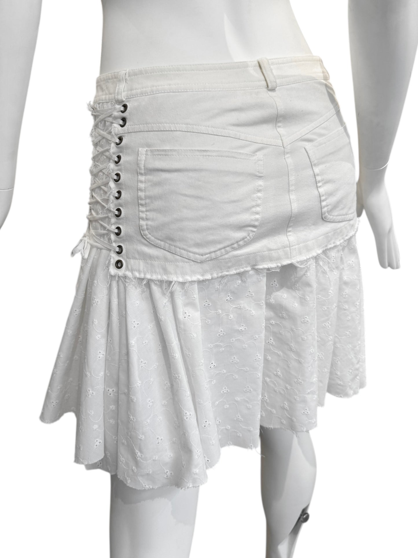 PLEIN SUD 2000s WHITE BRODERIE ANGLAISE LACE-UP MINI SKIRT
