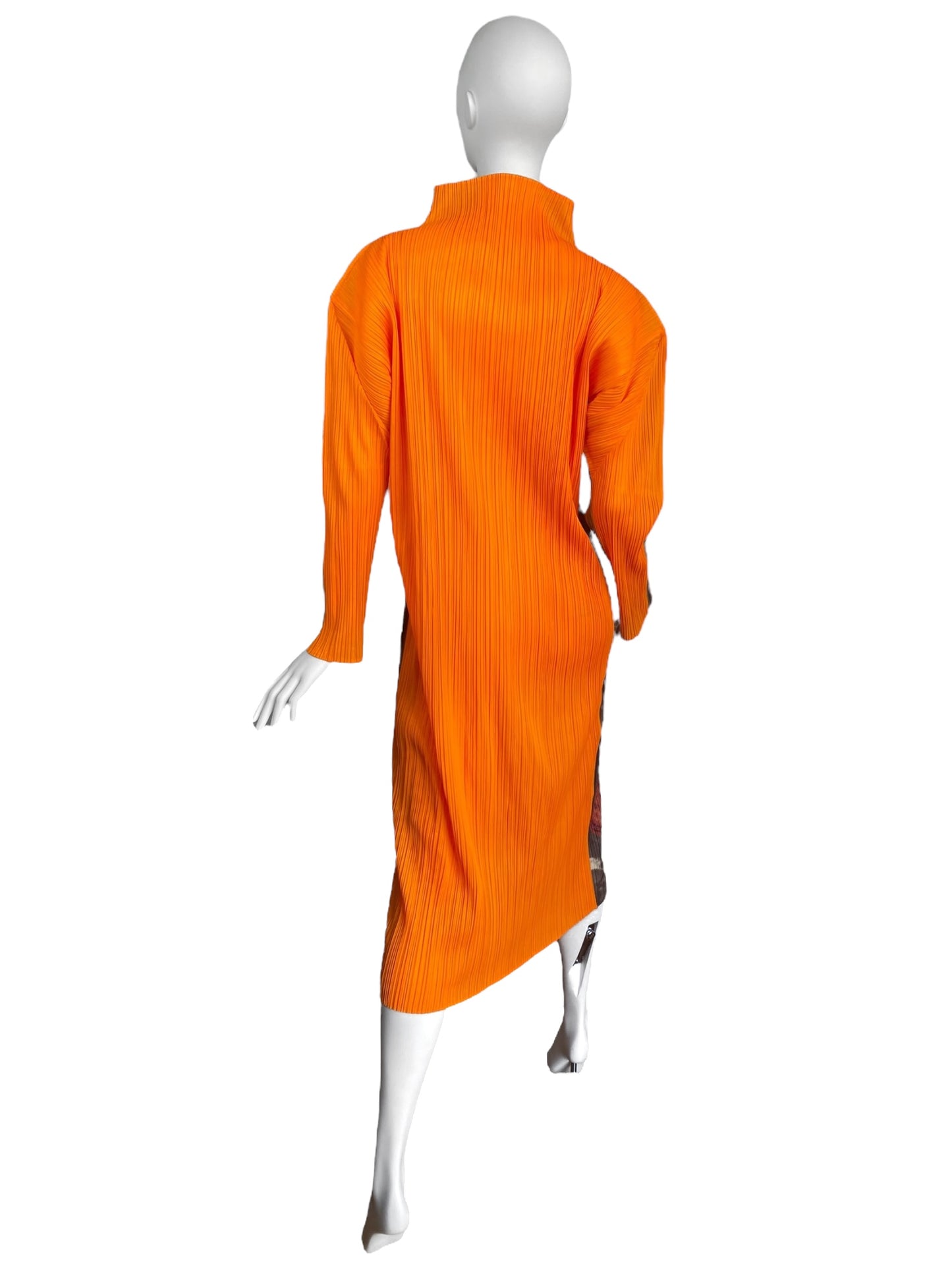 PLEATS PLEASE ISSEY MIYAKE FW1996 X YASUMASA MORIMURA « LA SOURCE PORTRAIT » PLEATED MAXI DRESS