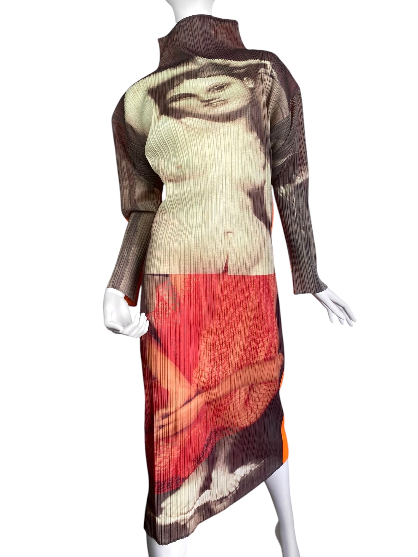 PLEATS PLEASE ISSEY MIYAKE FW1996 X YASUMASA MORIMURA « LA SOURCE PORTRAIT » PLEATED MAXI DRESS