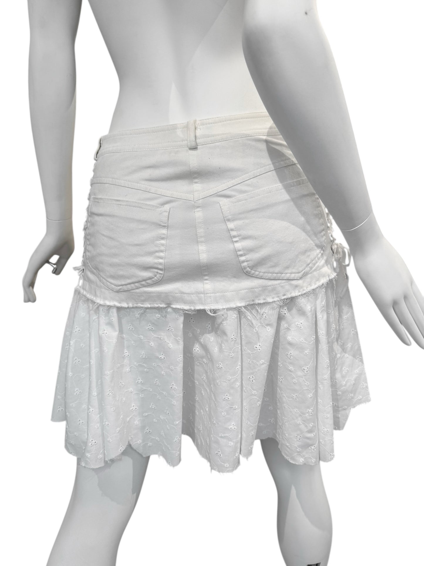 PLEIN SUD 2000s WHITE BRODERIE ANGLAISE LACE-UP MINI SKIRT