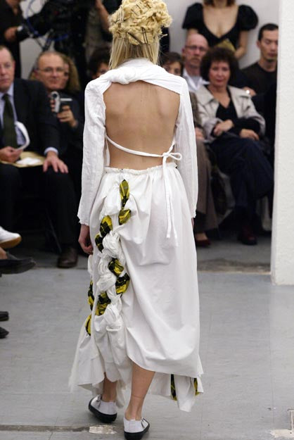 COMME DES GARÇONS SS2003 BLACK PLEATED KNOT BACKLESS BLAZER