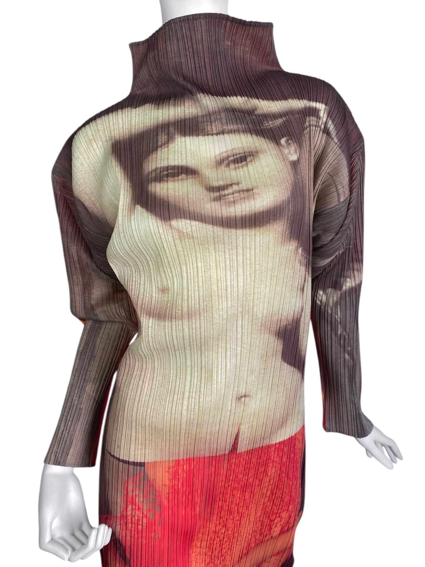 PLEATS PLEASE ISSEY MIYAKE FW1996 X YASUMASA MORIMURA « LA SOURCE PORTRAIT » PLEATED MAXI DRESS