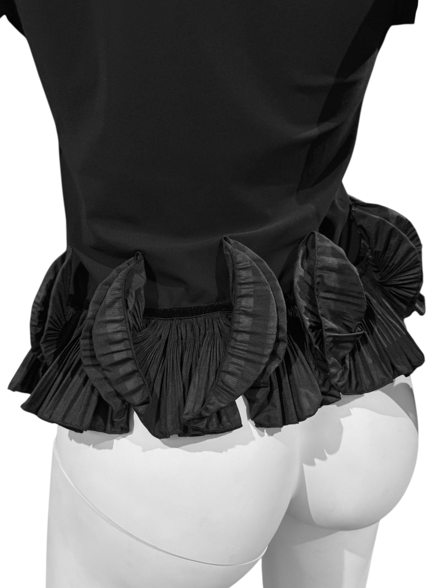 NATHALIE GARÇON 2000s BLACK RUFFLES SHIRT