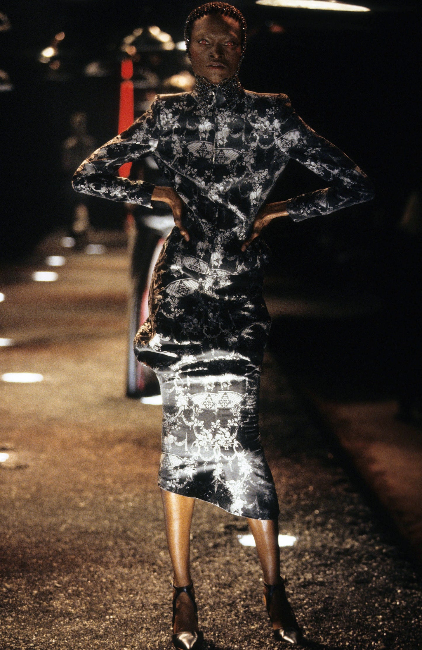 ALEXANDER MCQUEEN FW1998 «JOAN» BLACK & RED JACQUARD FLORAL WAISTCOAT