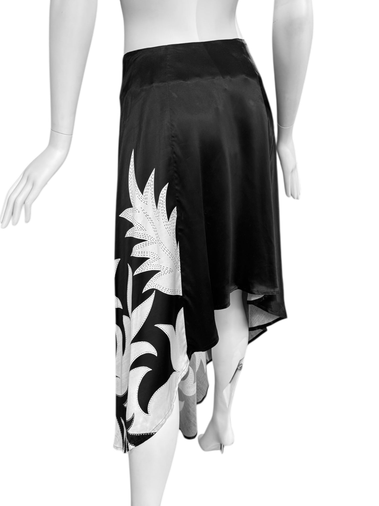 Y’S YOHJI YAMAMOTO SS2004 BLACK & WHITE MOTIF ASYMMETRICAL SKIRT