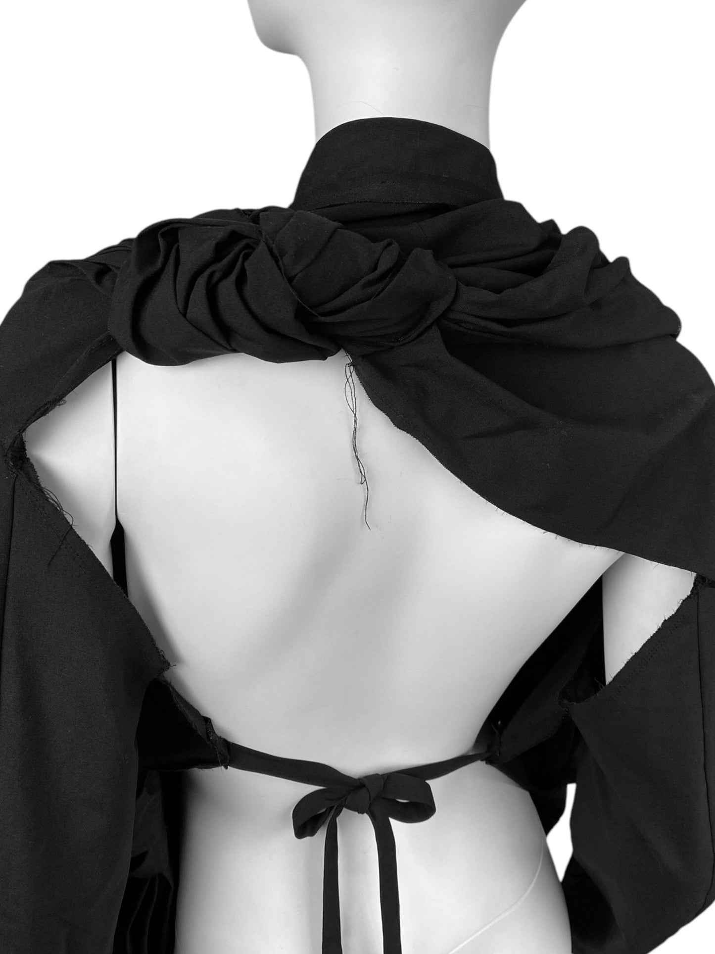 COMME DES GARÇONS SS2003 BLACK PLEATED KNOT BACKLESS BLAZER