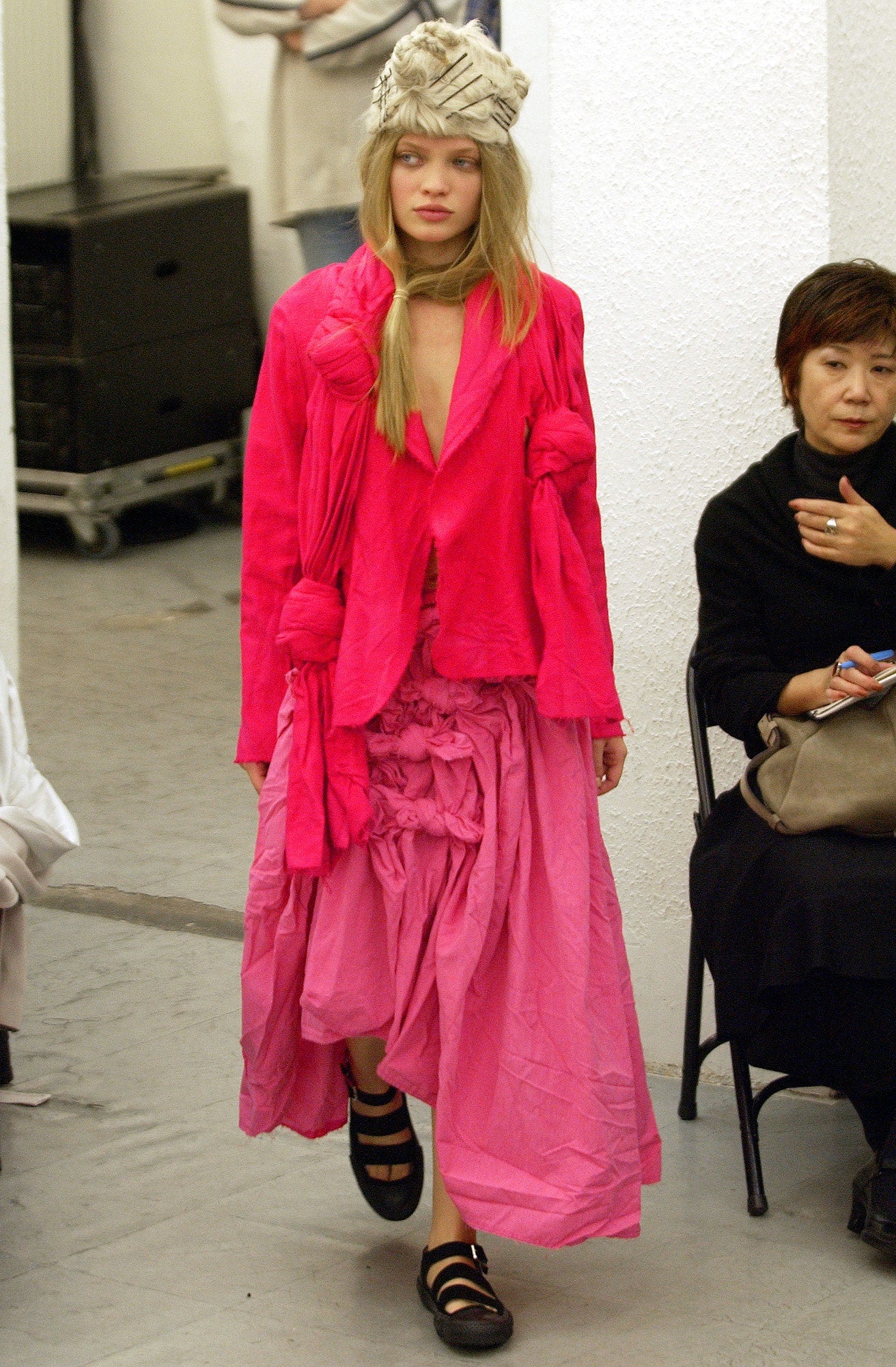 COMME DES GARÇONS SS2003 BLACK PLEATED KNOT BACKLESS BLAZER