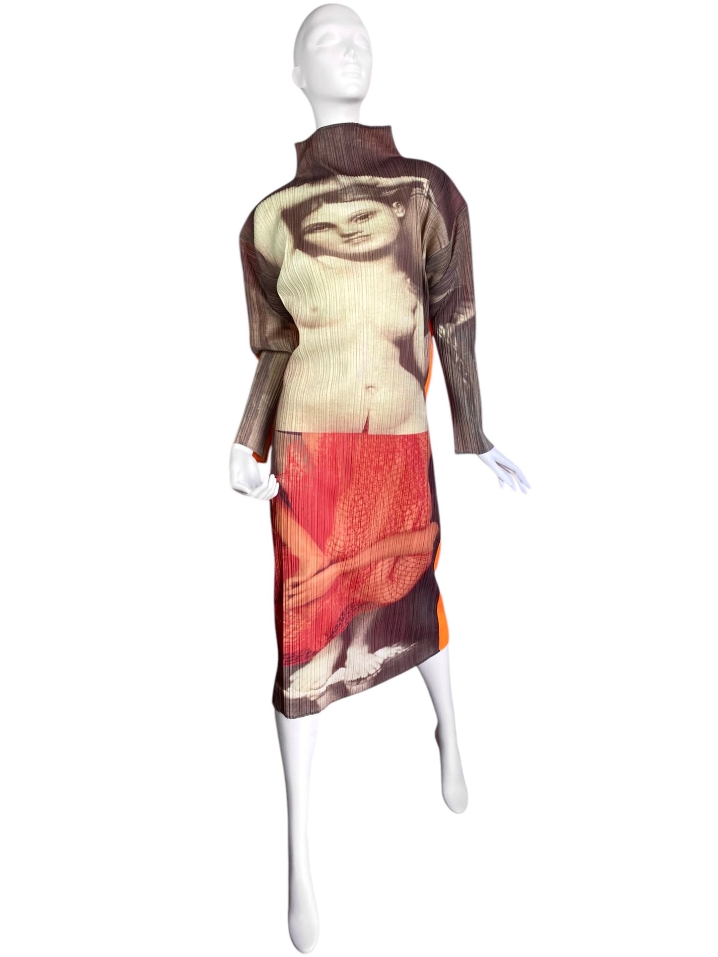PLEATS PLEASE ISSEY MIYAKE FW1996 X YASUMASA MORIMURA « LA SOURCE PORTRAIT » PLEATED MAXI DRESS