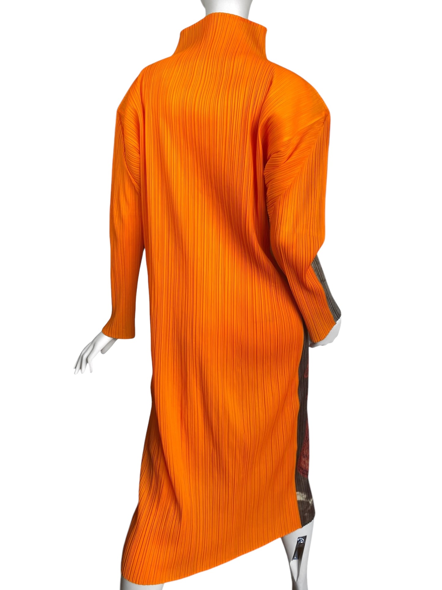 PLEATS PLEASE ISSEY MIYAKE FW1996 X YASUMASA MORIMURA « LA SOURCE PORTRAIT » PLEATED MAXI DRESS