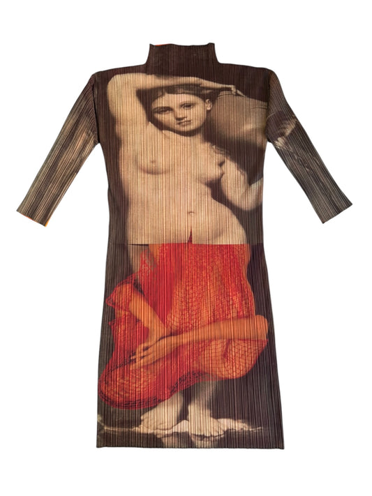 PLEATS PLEASE ISSEY MIYAKE FW1996 X YASUMASA MORIMURA « LA SOURCE PORTRAIT » PLEATED MAXI DRESS