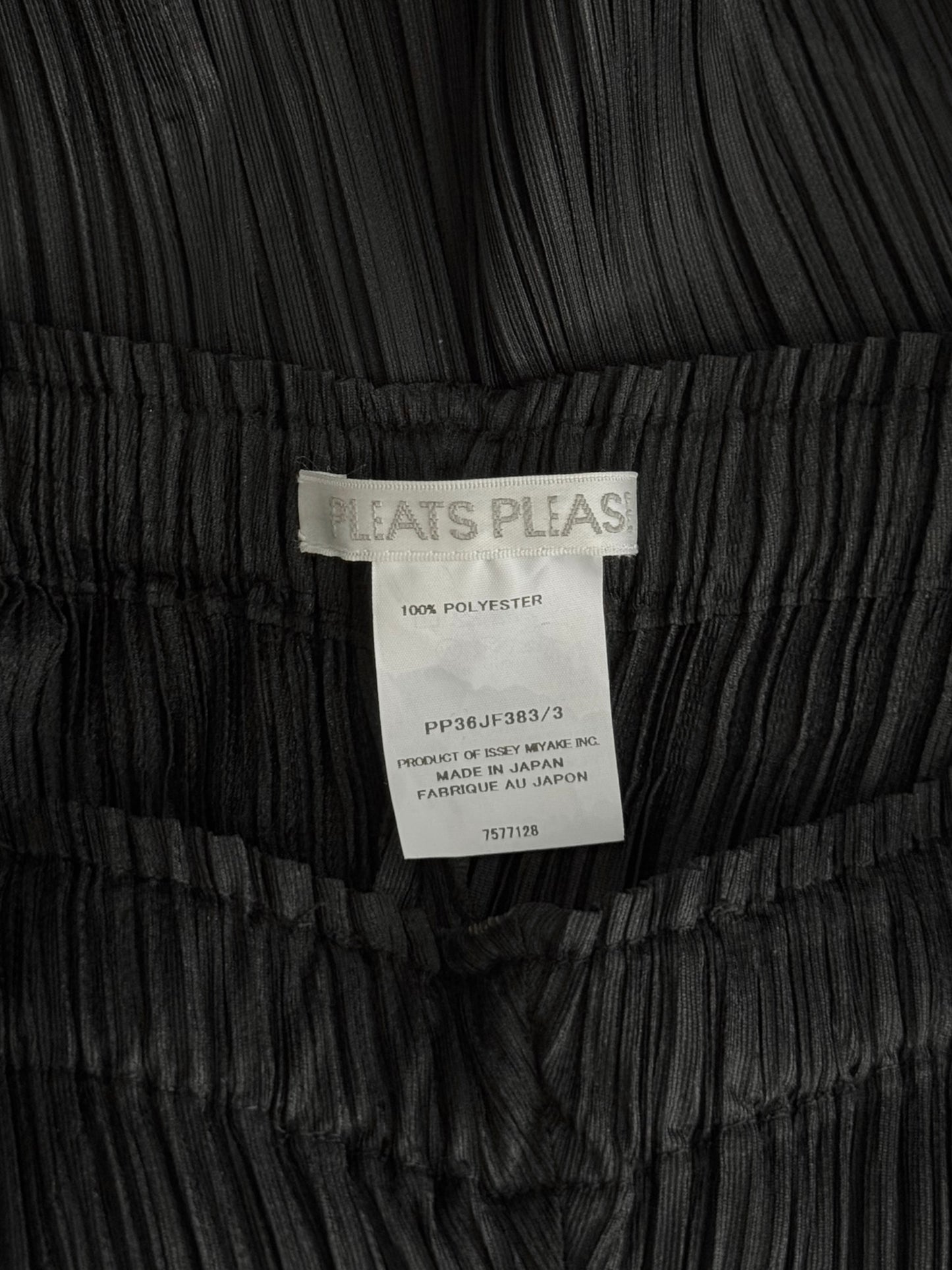 PLEATS PLEASE 2010s BLACK PLEATED BALLOON CAPRI PANTS