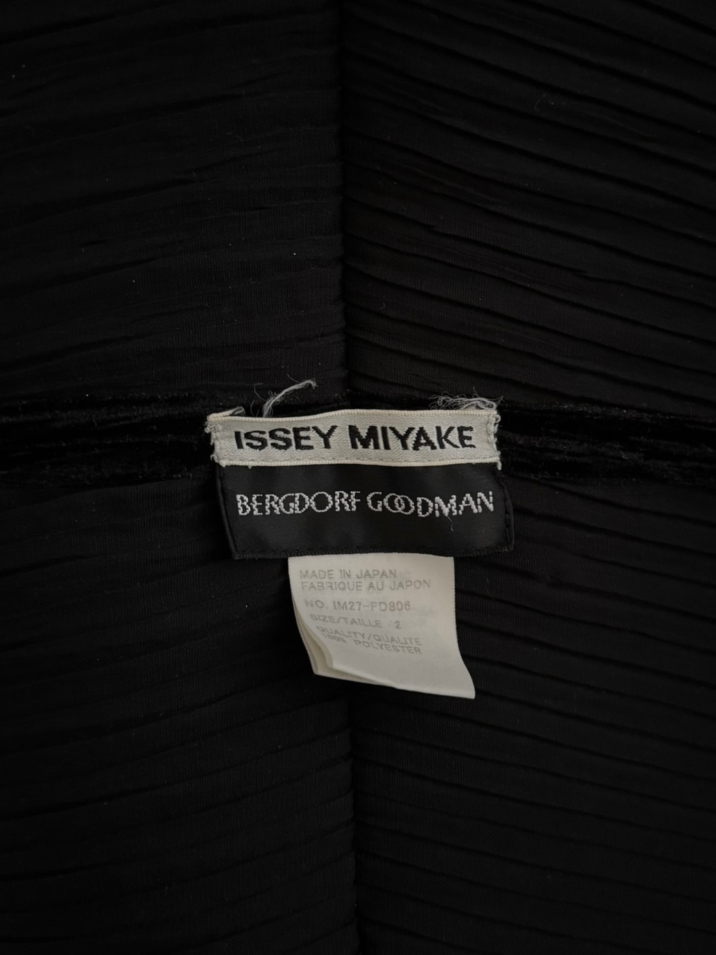 ISSEY MIYAKE 1990s BLACK PLEATED CARDIGAN