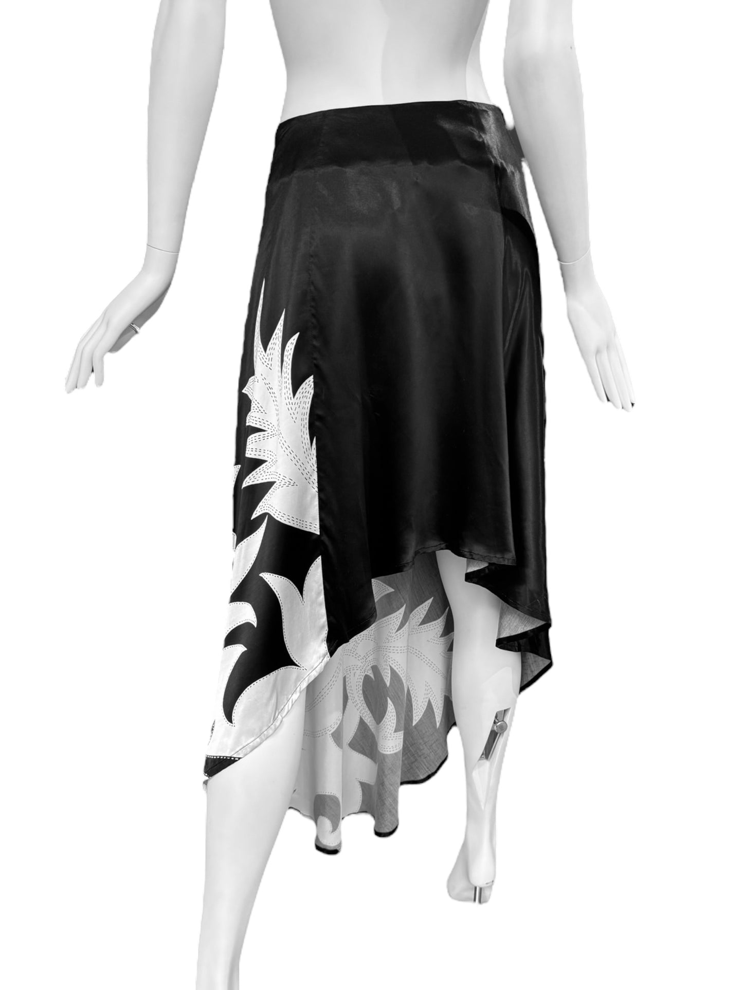 Y’S YOHJI YAMAMOTO SS2004 BLACK & WHITE MOTIF ASYMMETRICAL SKIRT