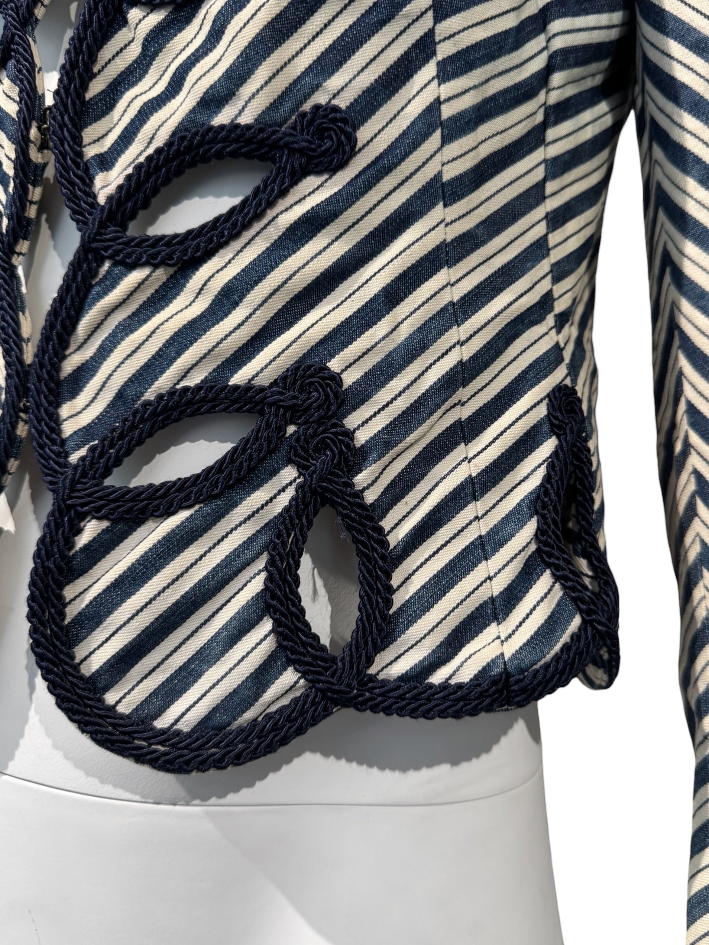 ALEXANDER MCQUEEN SS2005 «IT’S ONLY A GAME» OFF-WHITE & NAVY BLUE STRIPED NAPOLEON JACKET