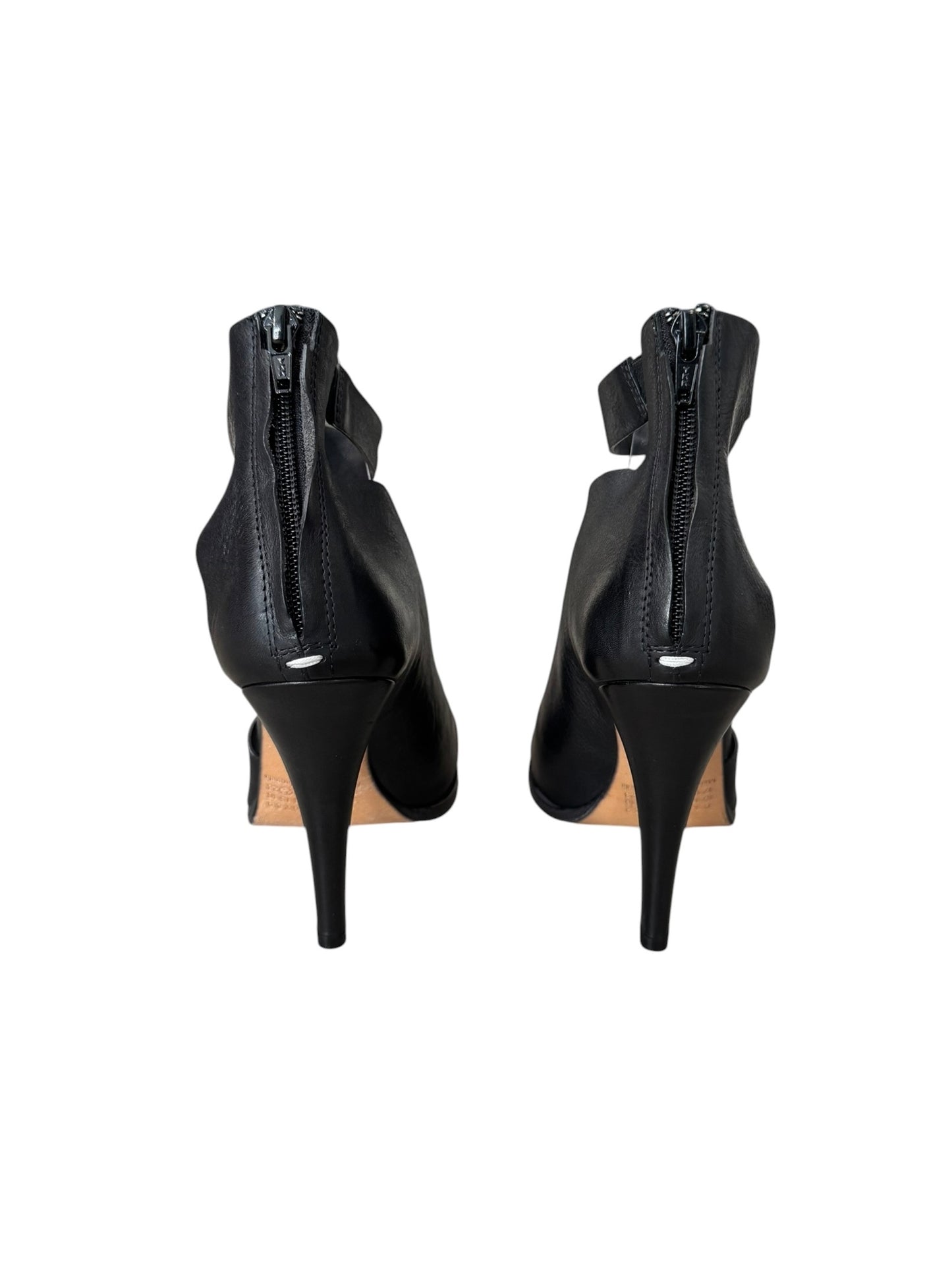 MAISON MARGIELA 2010s BLACK LEATHER CUT OUT HEELS
