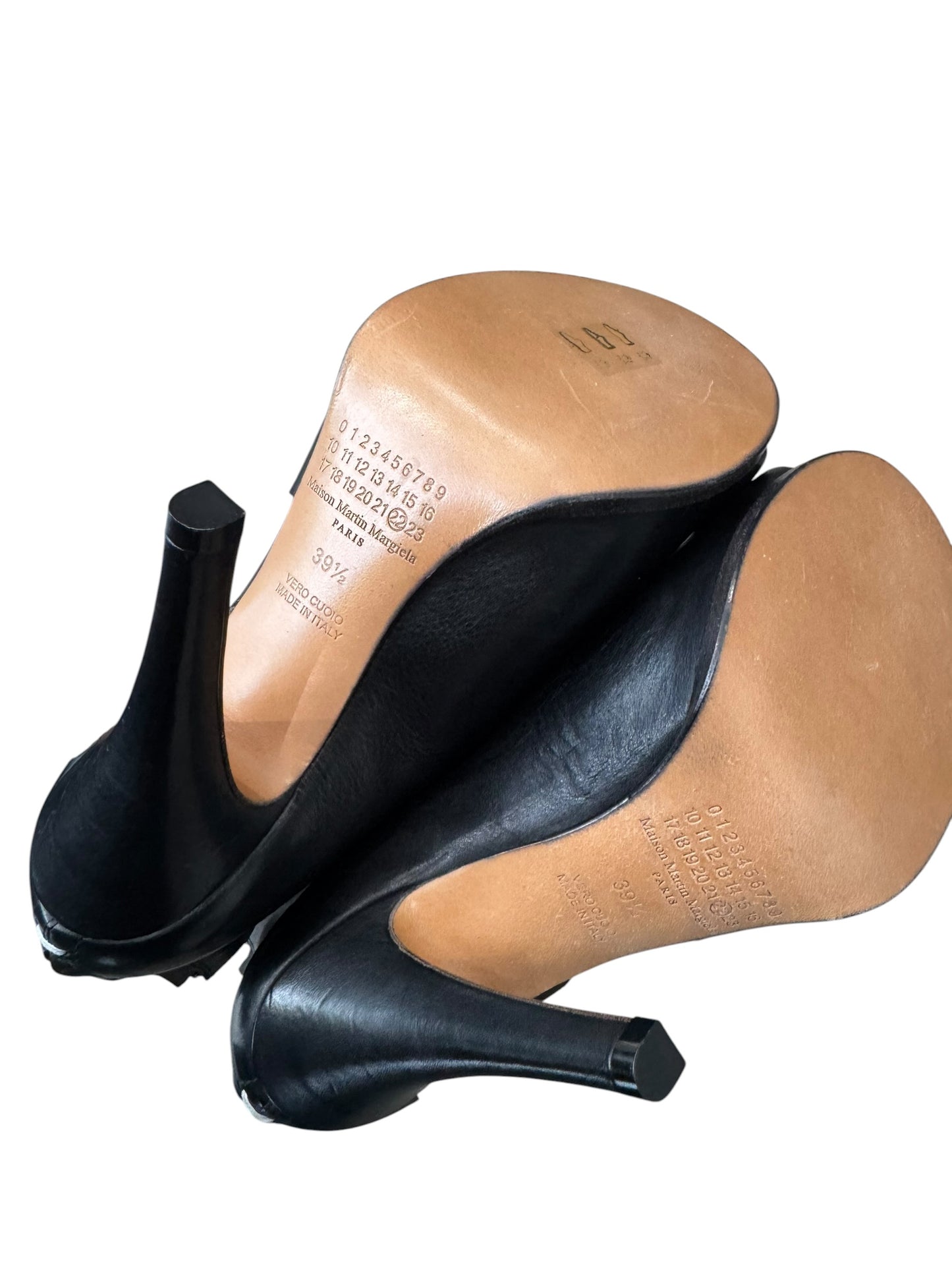 MAISON MARGIELA 2010s BLACK LEATHER CUT OUT HEELS
