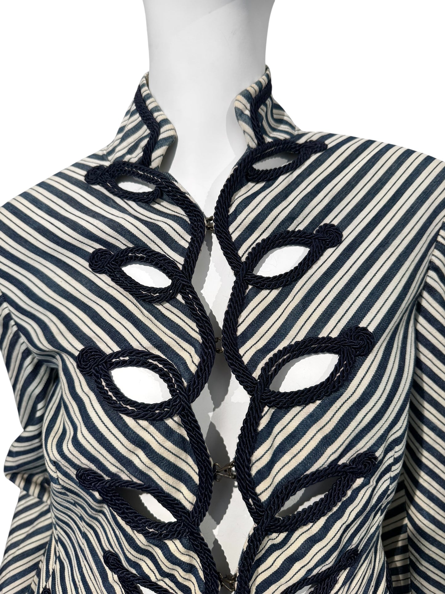 ALEXANDER MCQUEEN SS2005 «IT’S ONLY A GAME» OFF-WHITE & NAVY BLUE STRIPED NAPOLEON JACKET