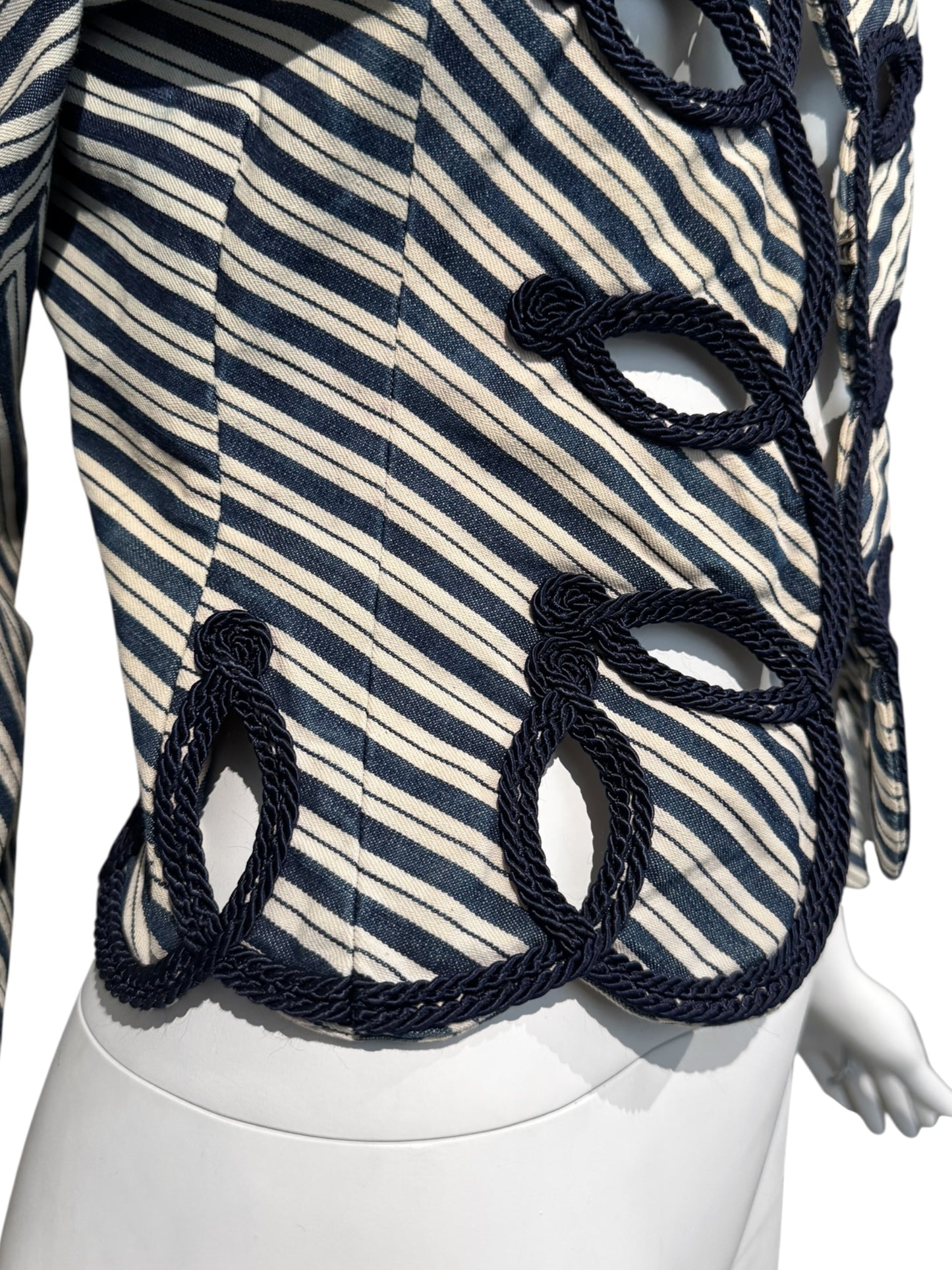 ALEXANDER MCQUEEN SS2005 «IT’S ONLY A GAME» OFF-WHITE & NAVY BLUE STRIPED NAPOLEON JACKET