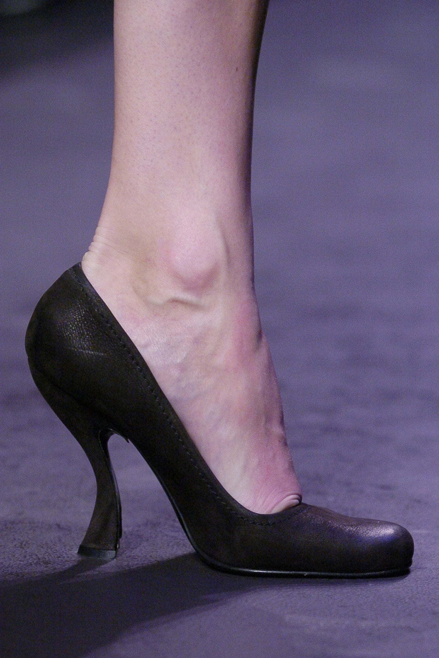 PRADA FW2004 BLACK PATENT LEATHER CURVY HEELS