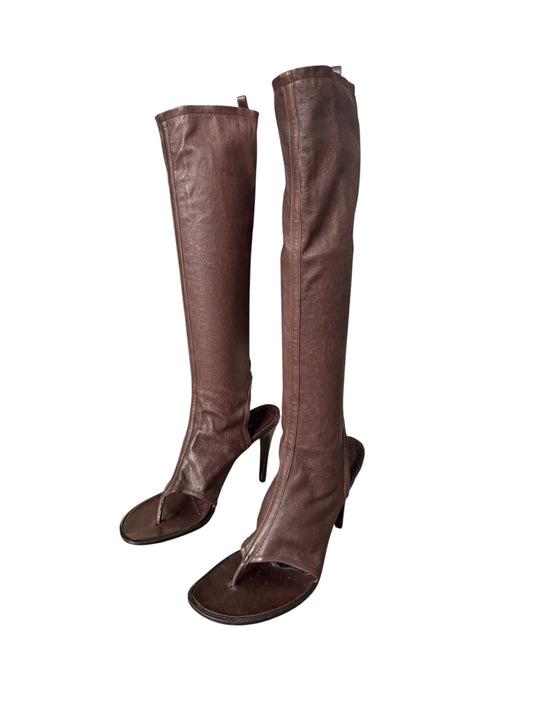 PLEIN SUD SS2004 BROWN LEATHER KNEE-HIGH THONG SANDAL BOOTS
