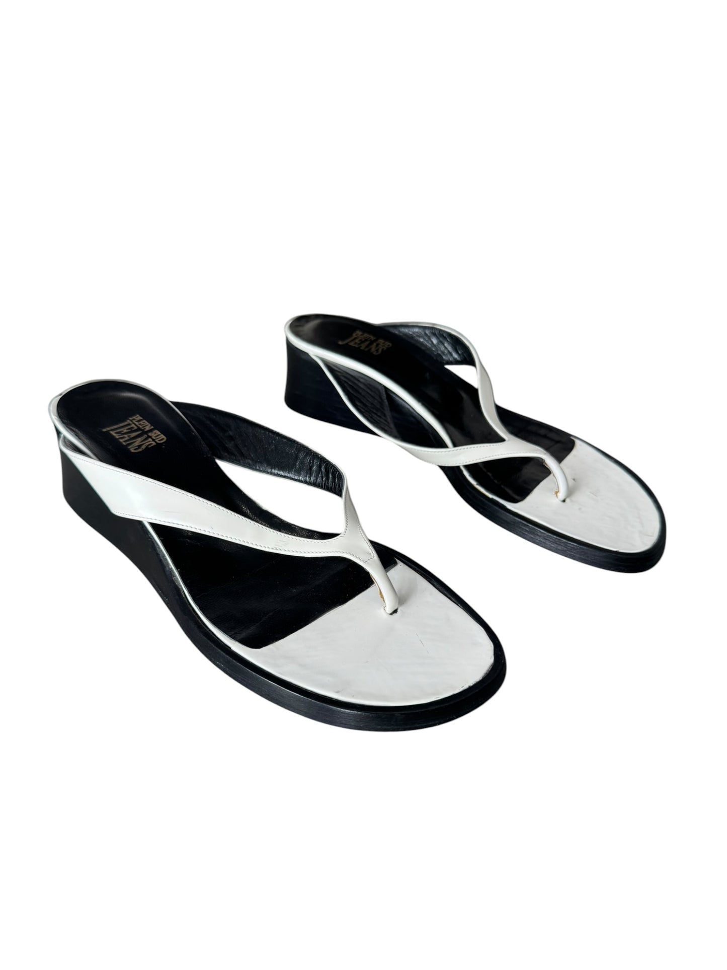 PLEIN SUD JEANS 2000s WHITE LEATHER WEDGE FLIP-FLOPS
