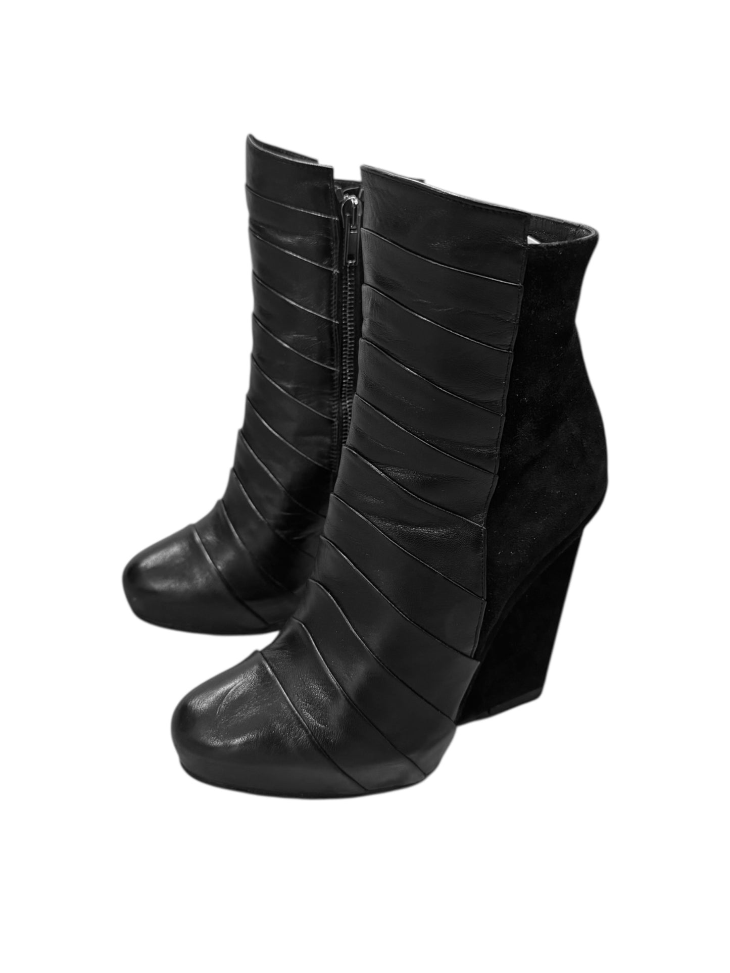 GARETH PUGH FW2010 BLACK PLEATED LEATHER WEDGE ANKLE BOOTS