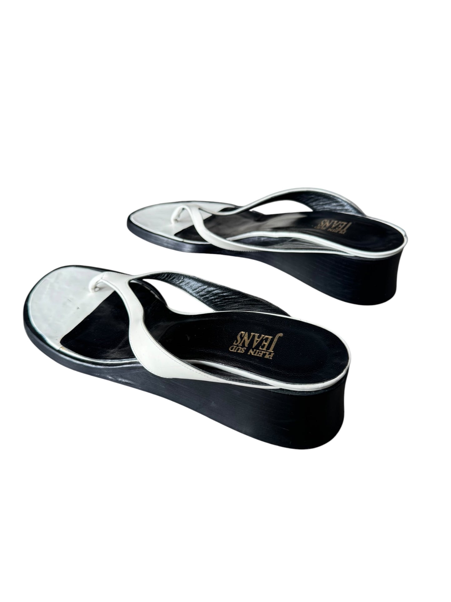 PLEIN SUD JEANS 2000s WHITE LEATHER WEDGE FLIP-FLOPS