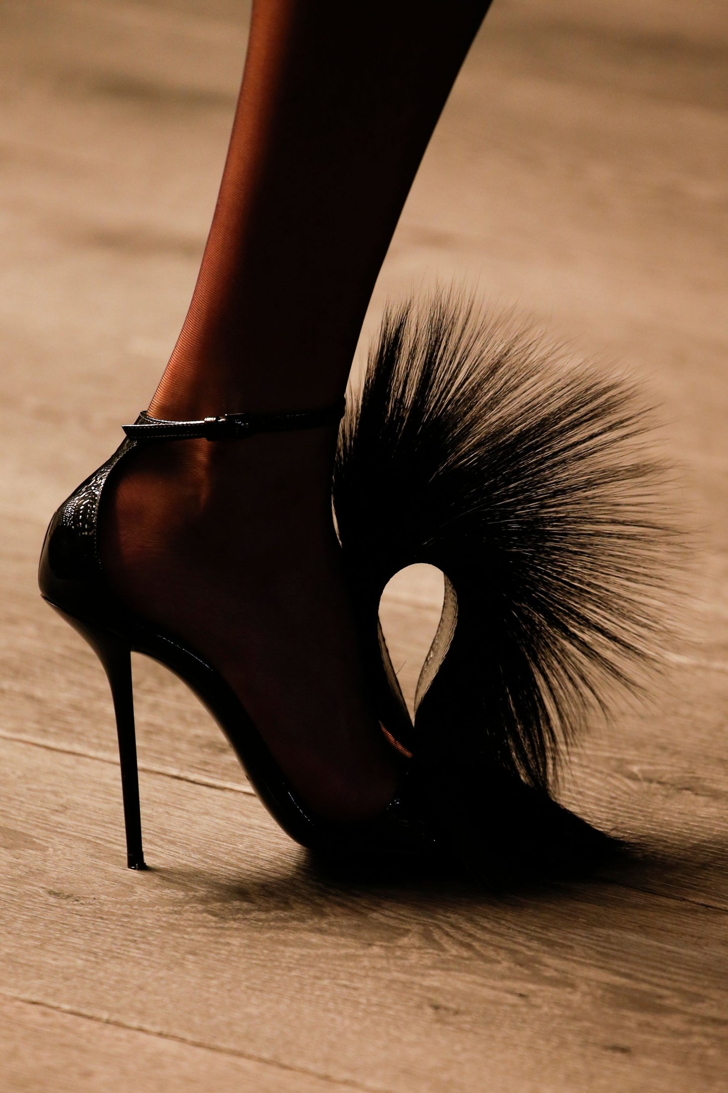SAINT LAURENT FW2018 BY ANTHONY VACCARELLO BLACK LEATHER & ANTILOPE FUR STRAPPY HEELED SANDALS