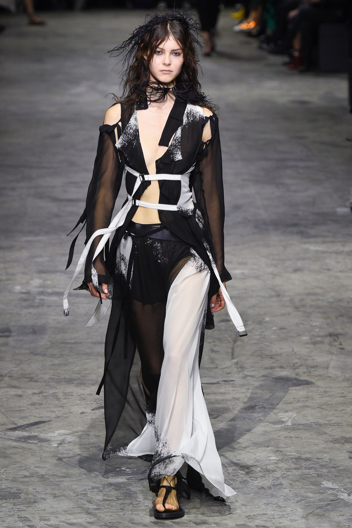 ANN DEMEULEMEESTER SS2018 BY SÉBASTIEN MEUNIER BLACK OSTRICH FEATHERS HEADBAND