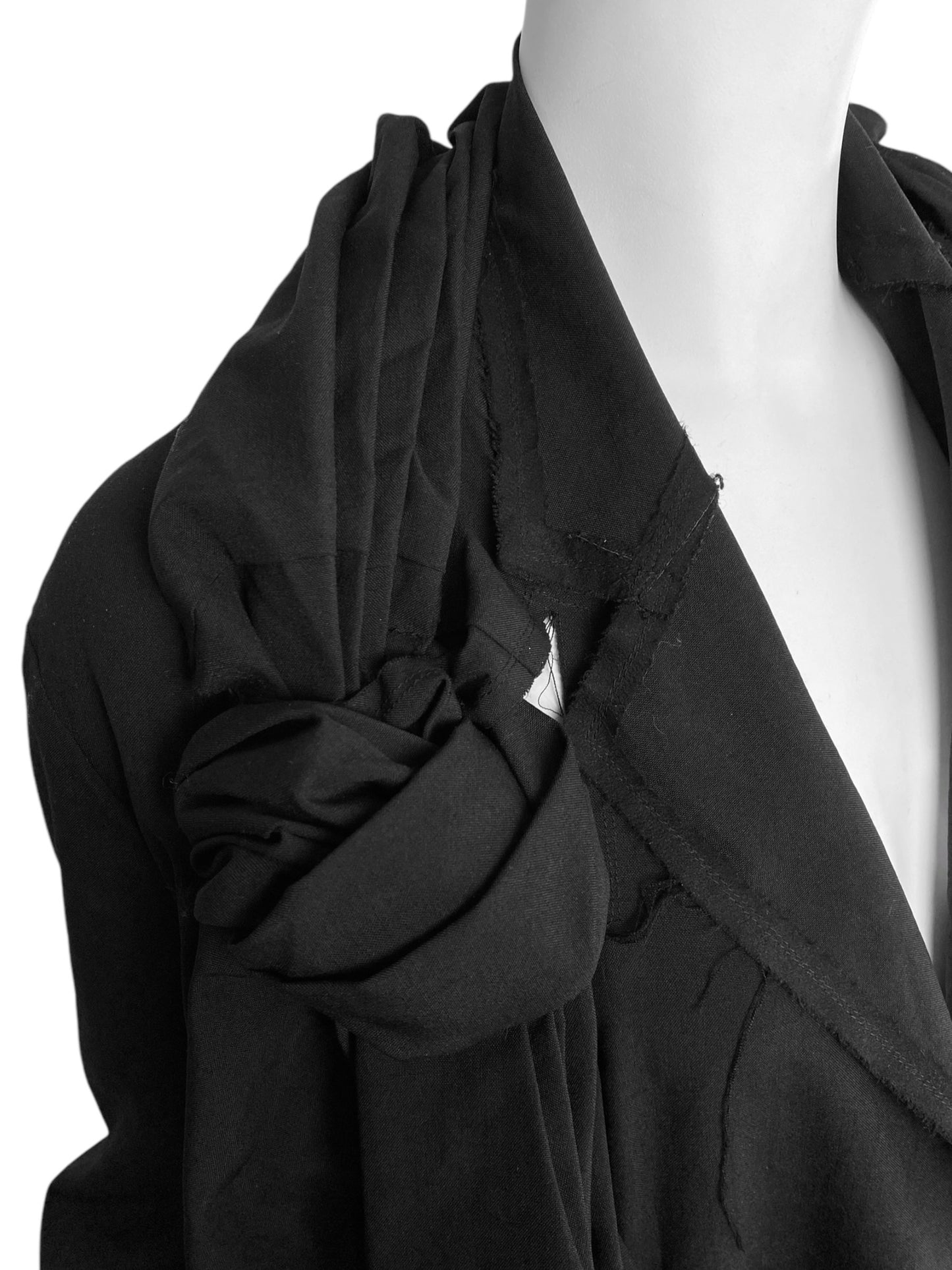 COMME DES GARÇONS SS2003 BLACK PLEATED KNOT BACKLESS BLAZER