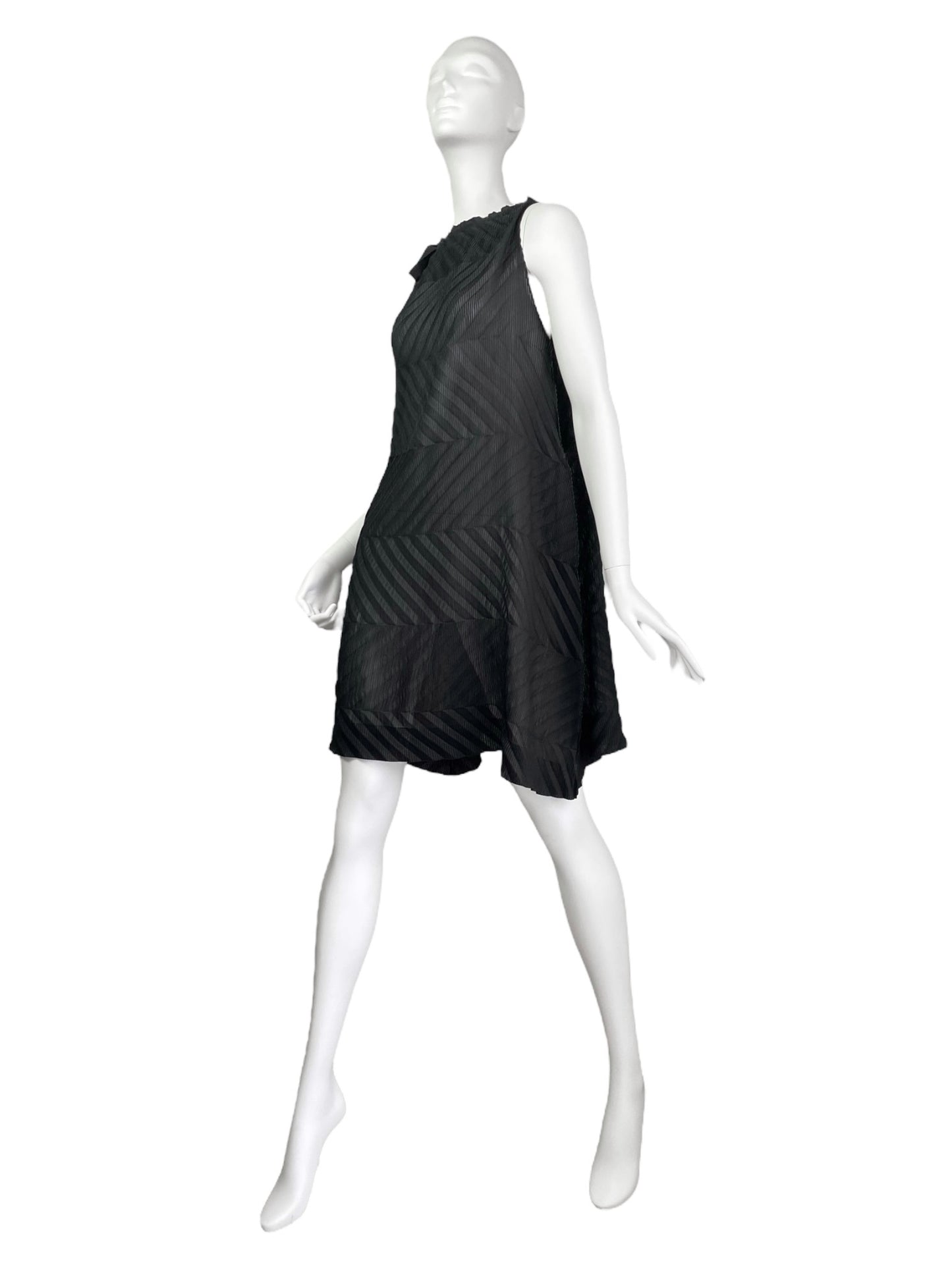 CAULIFLOWER ISSEY MIYAKE 2010s PLEATED A-LINE MINI DRESS