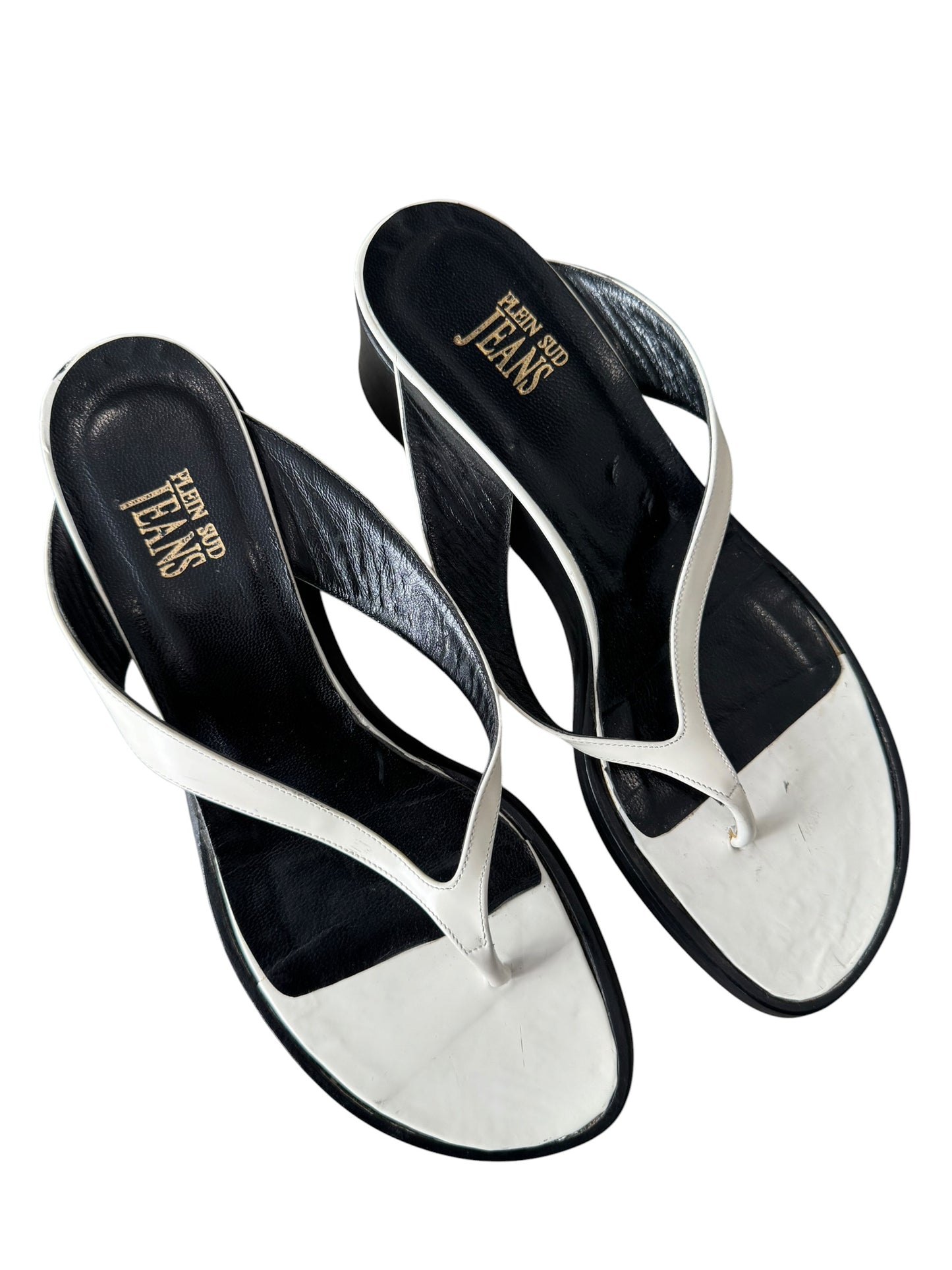 PLEIN SUD JEANS 2000s WHITE LEATHER WEDGE FLIP-FLOPS