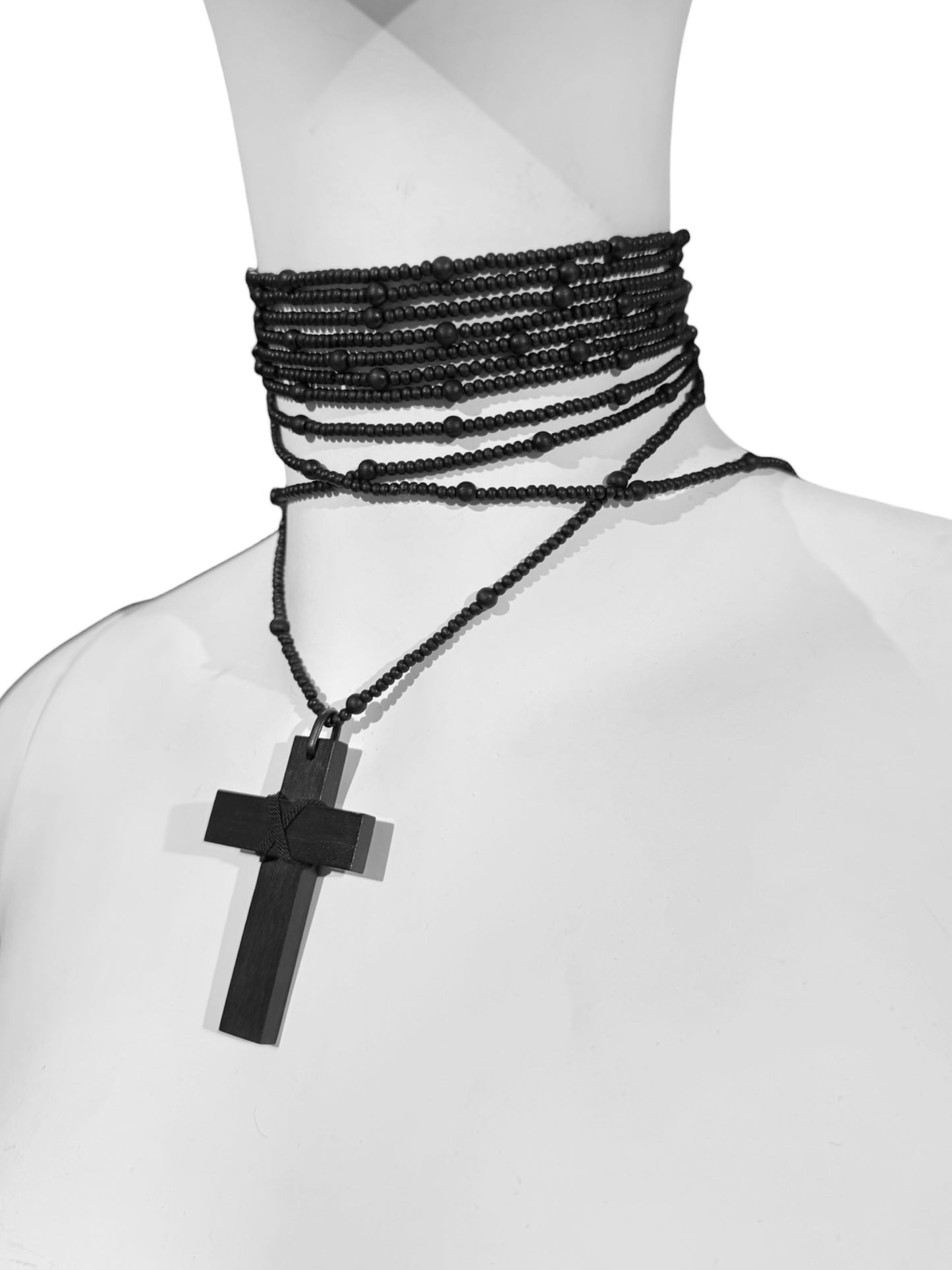 GUCCI FW2002 BY TOM FORD BEADED EBONY CROSS ROSARY NECKLACE