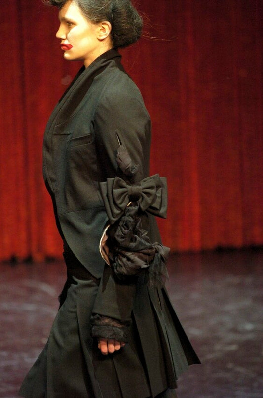 COMME DES GARÇONS FW2004 ‘DARK ROMANCE, WITCH’ BLACK WOOL TULLE & BOW INSERTS BLAZER