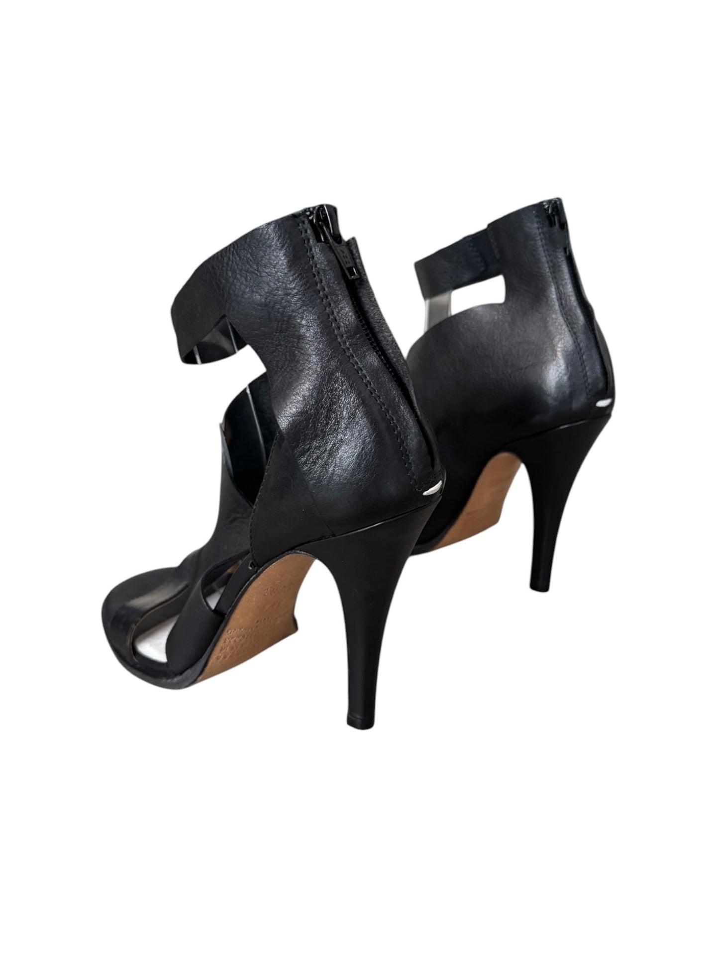 MAISON MARGIELA 2010s BLACK LEATHER CUT OUT HEELS
