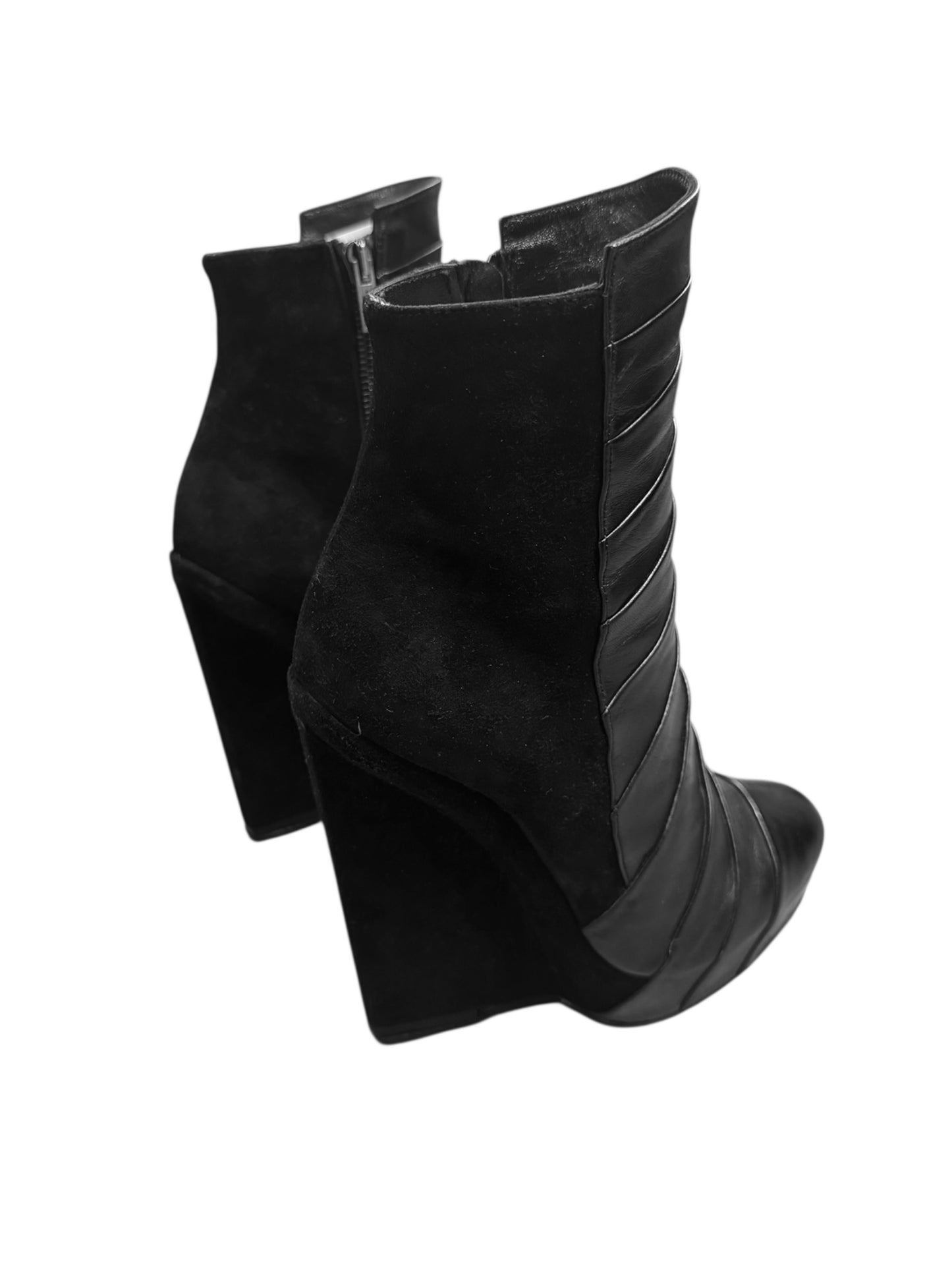 GARETH PUGH FW2010 BLACK PLEATED LEATHER WEDGE ANKLE BOOTS