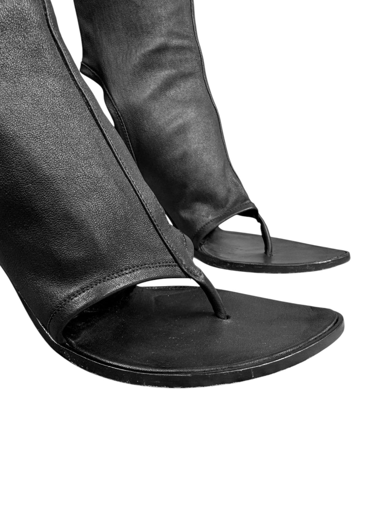 FAYÇAL AMOR SS2004 BLACK LEATHER KNEE-HIGH THONG SANDAL BOOTS