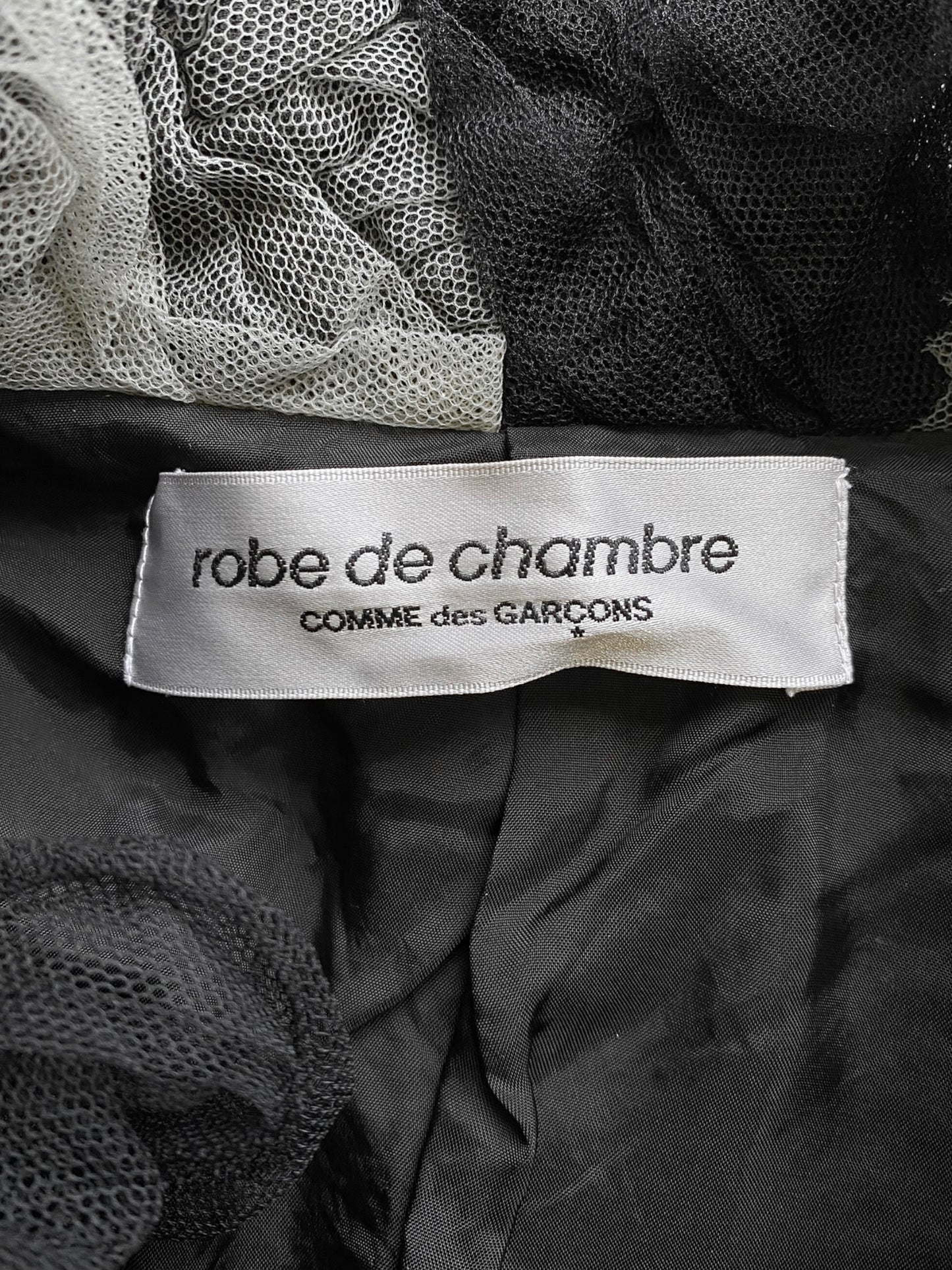 COMME DES GARÇONS ’’ROBE DE CHAMBRE’’ FW2004 BLACK TULLE STATEMENT SHOULDER WRAP