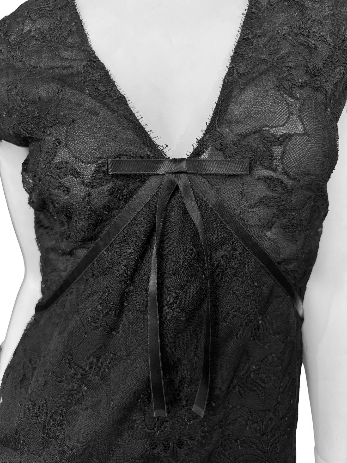 GUCCI FW2002 BY TOM FORD BLACK LACE TOP