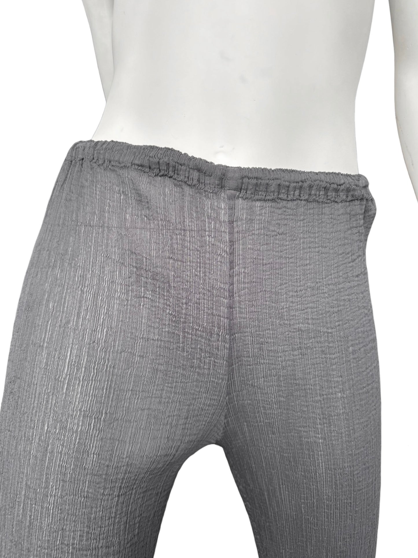 CAULIFLOWER ISSEY MIYAKE 2010s GREY PLEATED SHEER PANTS