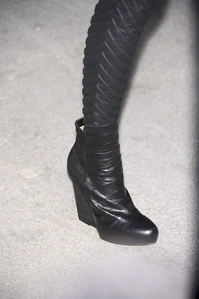 GARETH PUGH FW2010 BLACK PLEATED LEATHER WEDGE ANKLE BOOTS