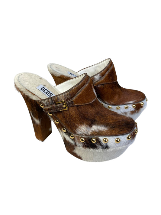 GCDS SS2021 BROWN & WHITE COWHIDE STUDDED HEELS CLOGS