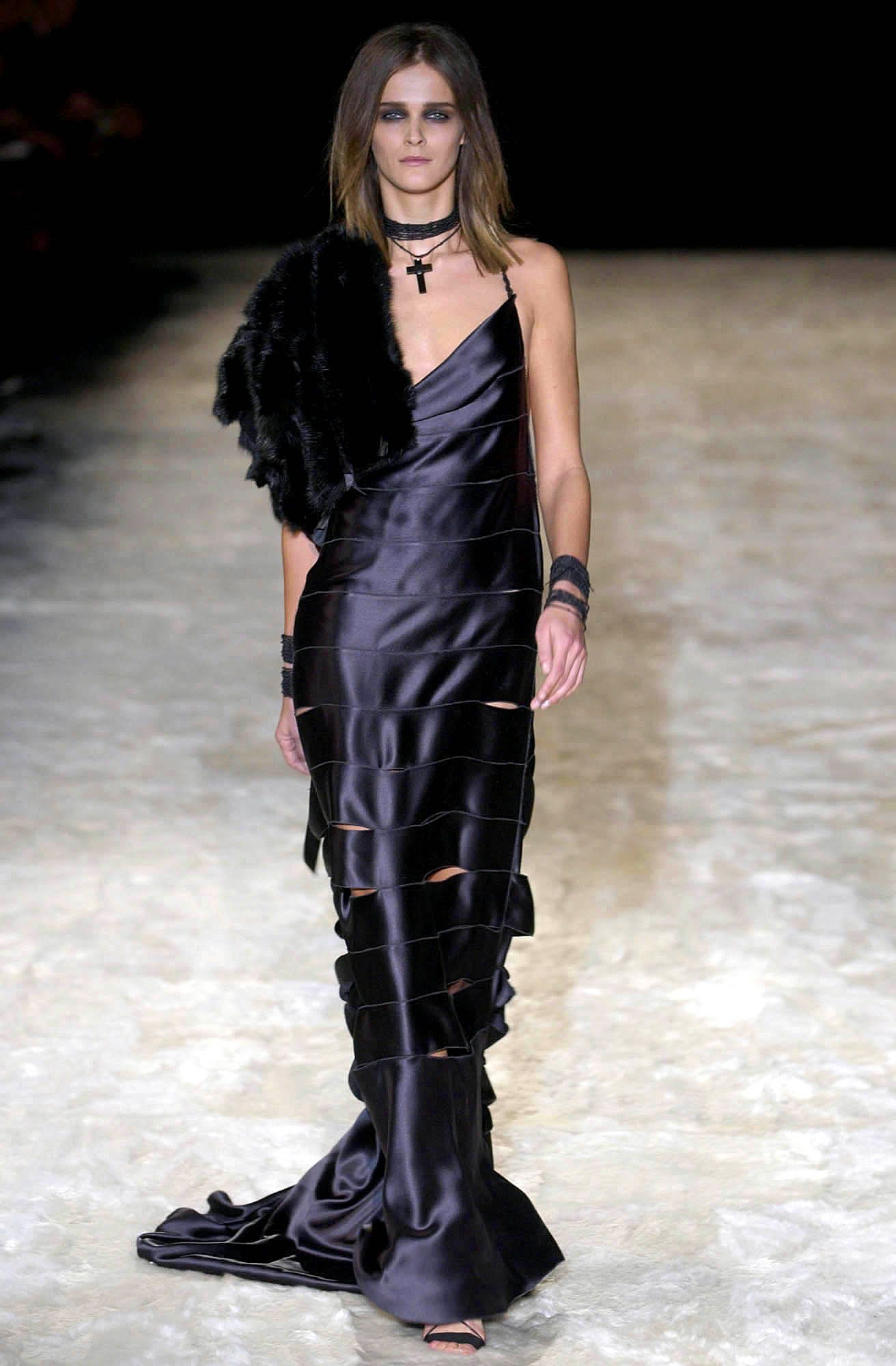 GUCCI FW2002 BY TOM FORD BEADED EBONY CROSS ROSARY NECKLACE