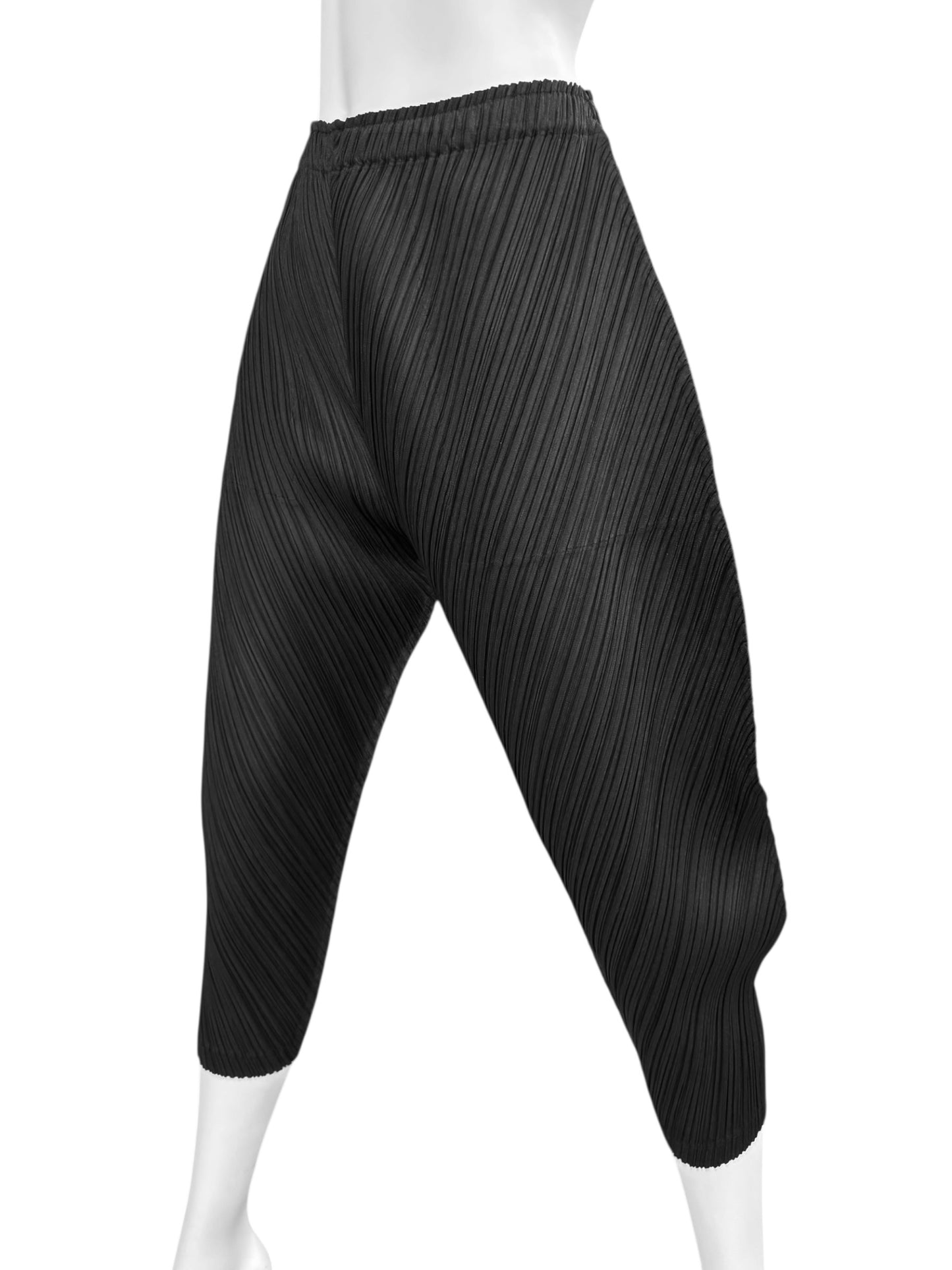 PLEATS PLEASE 2010s BLACK PLEATED BALLOON CAPRI PANTS