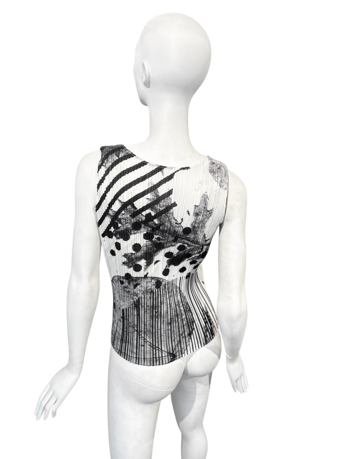 PLEATS PLEASE ISSEY MIYAKE SS2014 BLACK & WHITE PLEATED LEAF PRINT TANK TOP