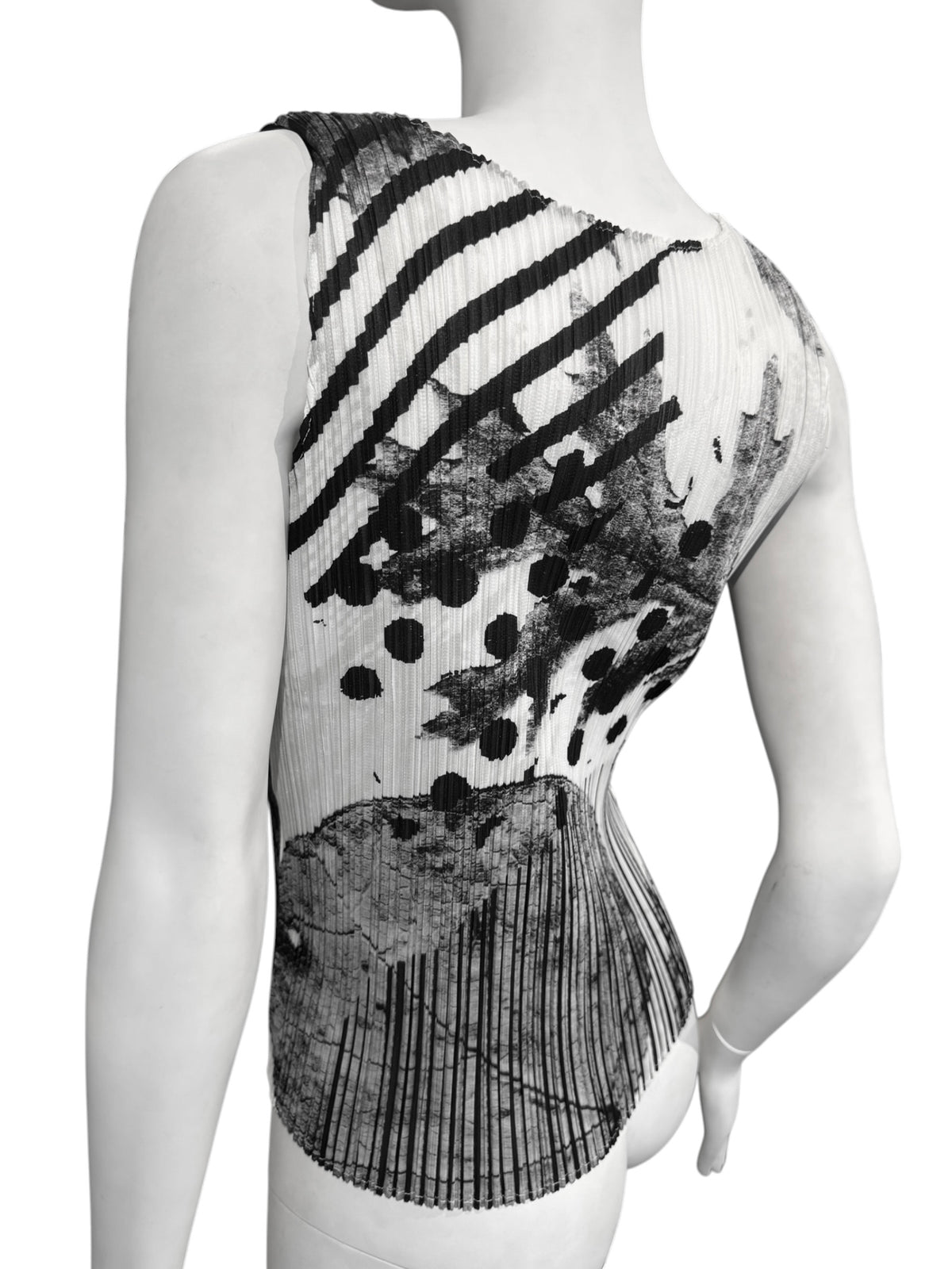 PLEATS PLEASE ISSEY MIYAKE SS2014 BLACK & WHITE PLEATED LEAF PRINT TANK TOP