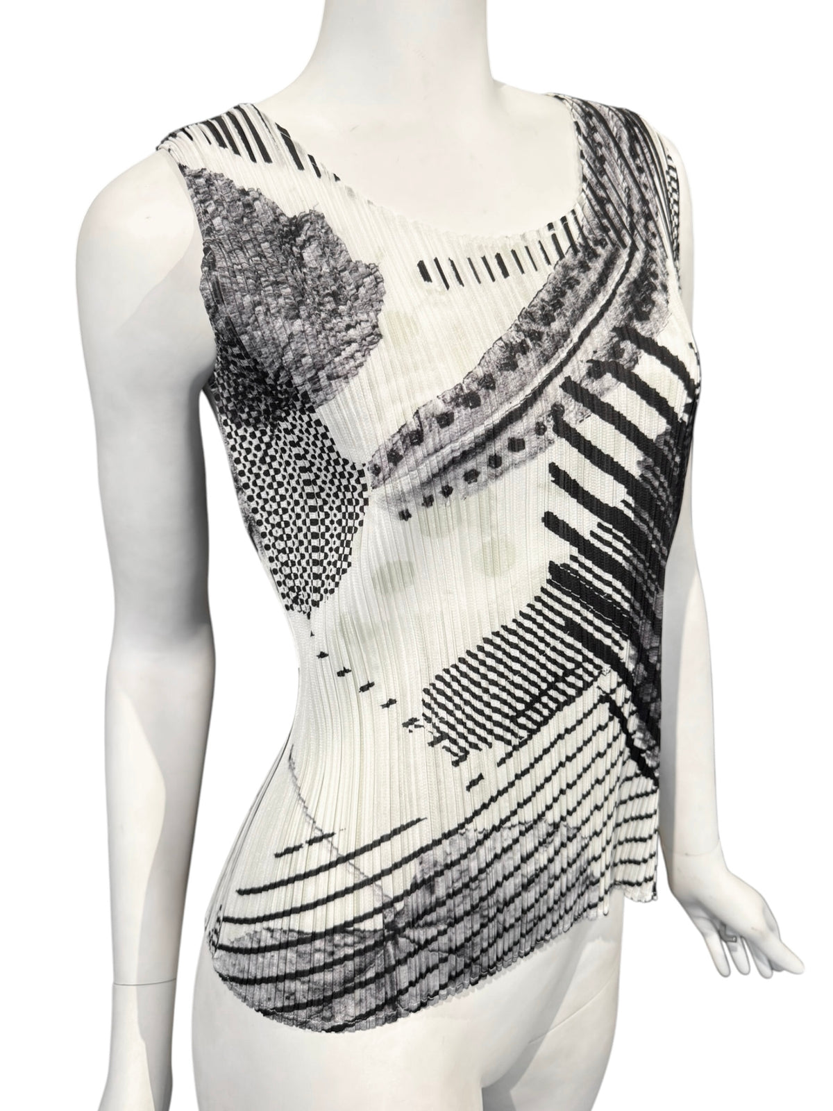 PLEATS PLEASE ISSEY MIYAKE SS2014 BLACK & WHITE PLEATED LEAF PRINT TANK TOP